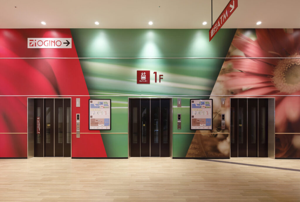 甲府市と甲斐市の両市に位置する大規模商業施設