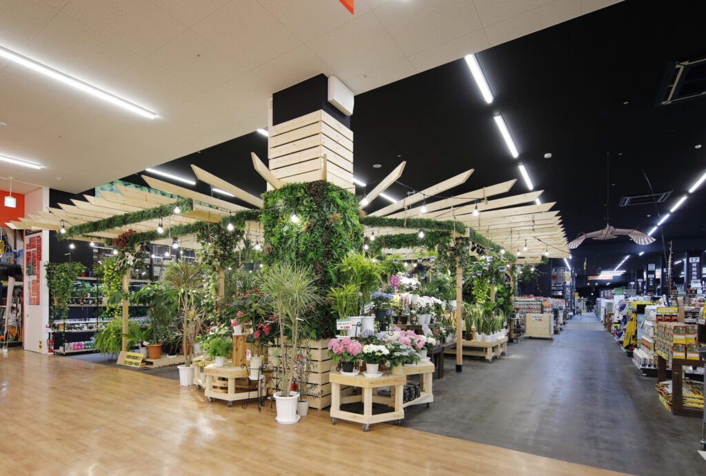 甲府市と甲斐市の両市に位置する大規模商業施設