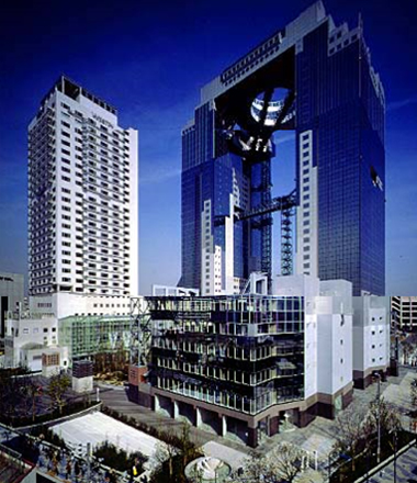 モダン建築と大・中・小自然との融合